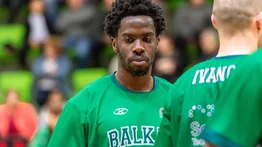 ¡Supersónicos completos! Tanksley Efianayi es el último tripulante extranjero