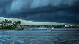 Más de 3 mil personas evacúan sus hogares tras llegada de la tormenta Bonnie en Costa Rica