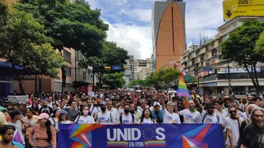 Marcha LGBTI tiñe con su diversidad de mil colores, las calles caraqueñas