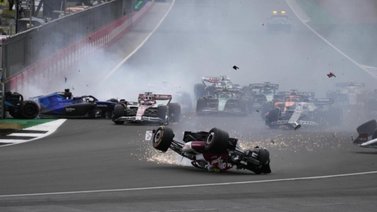 Brutal accidente detiene el Gran Premio de Gran Bretaña