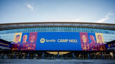 Spotify ya luce en la fachada del Camp Nou