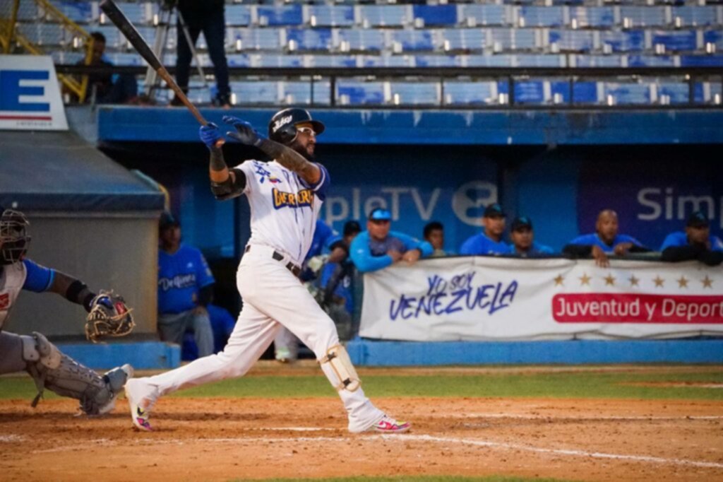 ¡Arpón Guerrero! Carlos Herrera guía al Caribe hacia la conquista de los Delfines en Valencia ¡Arpón Guerrero! Carlos Herrera guía al Caribe hacia la conquista de los Delfines en Valencia