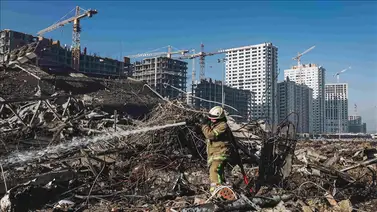 Al menos dos personas mueren tras el ataque a un centro comercial en Ucrania Al menos dos personas mueren tras el ataque a un centro comercial en Ucrania