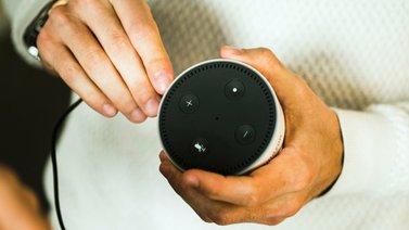 Amazon: Alexa podrá imitar la voz de familiares fallecidos