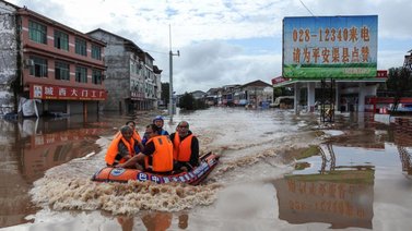 Fuertes inundaciones afectan a miles de personas en China