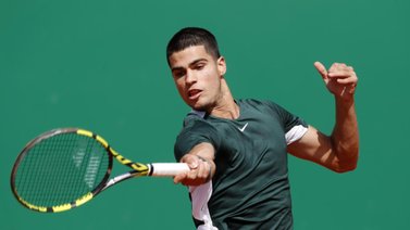 Alcaraz se prueba con Wawrinka en su aterrizaje en Wimbledon