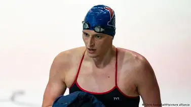 FINA prohíbe participación de atletas transexuales en pruebas de natación femenina FINA prohíbe participación de atletas transexuales en pruebas de natación femenina