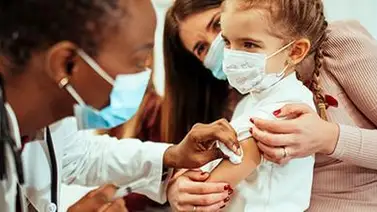 Comienza vacunación contra la COVID a niños mayores de 6 meses en Estado Unidos Comienza vacunación contra la COVID a niños mayores de 6 meses en Estado Unidos