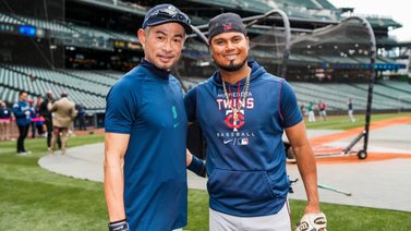 ¡Puro orgullo! Luis Arráez posó con Ichiro Suzuki