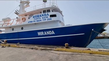 Restauran buque atunero tras permanecer cuatro años paralizado