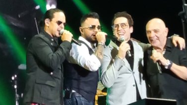 "Cinco estrellas": Guaco prendió la fiesta junto a las caraqueñas