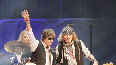 Johnny Depp estrena álbum musical y crea su cuenta de TikTok