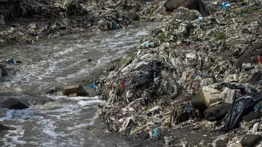 Limpian en Guatemala uno de los ríos más sucios del mundo Limpian en Guatemala uno de los ríos más sucios del mundo