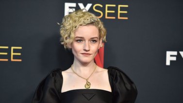 Universal ofrece a Julia Garner protagonizar la película de Madonna