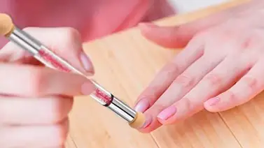 Manicure estilo esponja para uñas impecables Manicure estilo esponja para uñas impecables