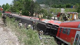 Al menos 17 muertos y 30 heridos por descarrilamiento de tren en Irán