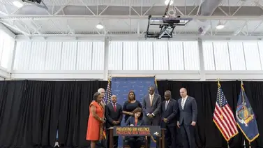 Nueva York aumenta de 18 a 21 años la edad para comprar un rifle Nueva York aumenta de 18 a 21 años la edad para comprar un rifle