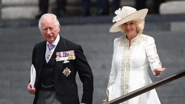 Príncipe Carlos agradece a la reina Isabel II por 70 años de servicio