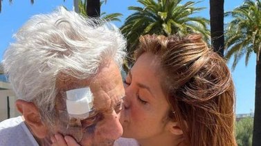 Shakira aclara rumores sobre fotos subiendo a una ambulancia