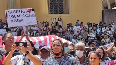 Gremios de la salud protestaron en la Vicepresidencia este #2jun (+Video)