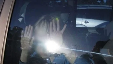 Muere niño de tres años al quedar encerrado en un vehículo