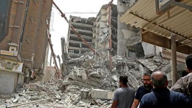 Suben a 34 los muertos tras derrumbe de un edificio en Irán