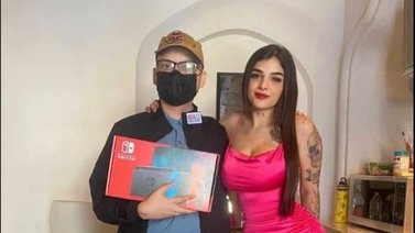 Modelo de OnlyFans paga quimioterapia a un joven con cáncer en México