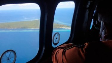 Hallan a 10 sobrevivientes de naufragio en Indonesia
