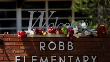 Escuelas de EEUU refuerzan seguridad tras tiroteo en Texas