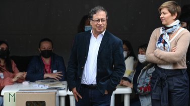 Petro protagoniza anécdota electoral tras olvidar identificación