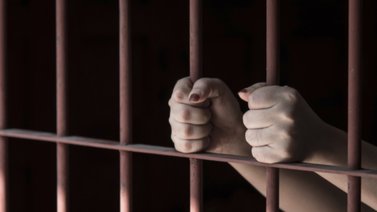 Año y medio de prisión a mujer tras pegarle a una azafata