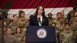 Kamala Harris pide prohibir las armas de asalto en EEUU