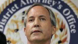 Fiscal general de Texas propone armar a los maestros para evitar masacres en las escuelas