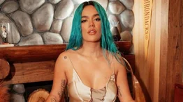 Karol G le regala entradas para su concierto a joven colombiano