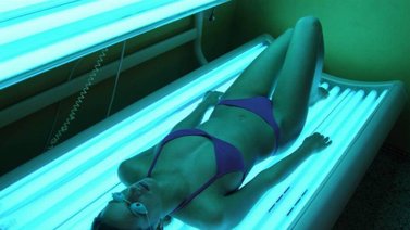 El peligro de las cabinas de bronceado