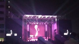 Cristian Castro y su brisa “azul” enamoró a los caraqueños