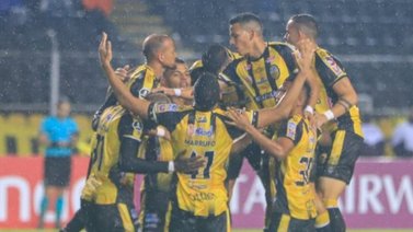 Táchira golea y se mantiene con vida en Libertadores