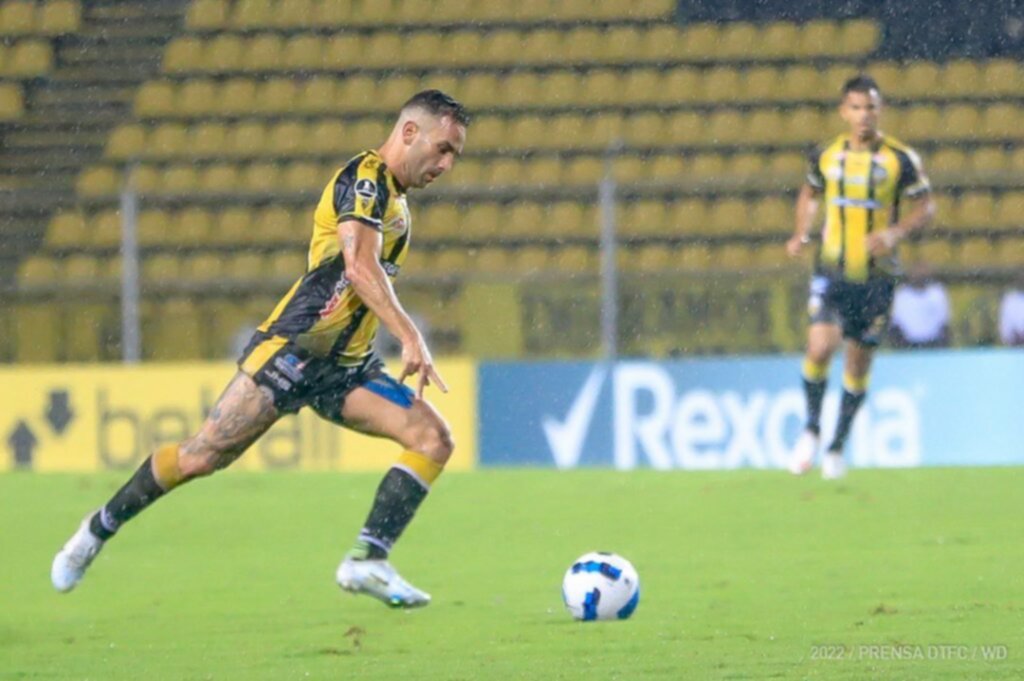 Táchira golea y se mantiene con vida en Libertadores Táchira golea y se mantiene con vida en Libertadores