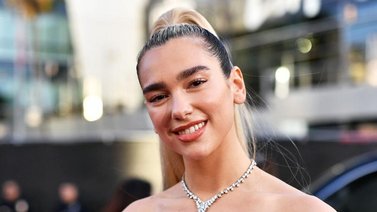 (+VIDEO) ¡Entérate! Dua Lipa dijo esta grosería venezolana con unos tragos de más y causó furor