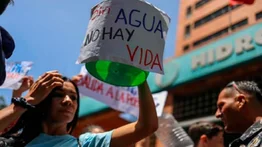 Criollos "pasan roncha" por culpa de los servicios públicos