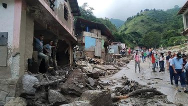 Hombre muere por un derrumbe tras fuertes lluvias en Mérida