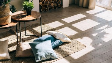 Alfombras naturales para resaltar el salón