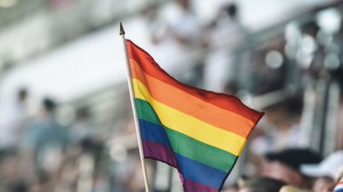 Prohíben las banderas LGBT+ en los estadios del Mundial de Qatar 2022