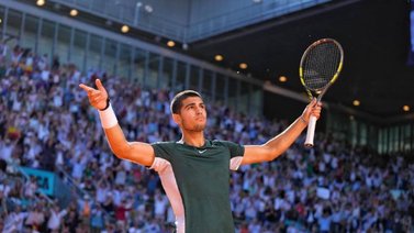 Alcaraz hace historia: elimina a Djoković y jugará la final de Madrid