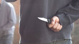 Apuñala a su pareja tras encontrarla con otro joven