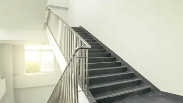 Muere médico pediatra al caer por las escaleras de edificio residencial Muere médico pediatra al caer por las escaleras de edificio residencial