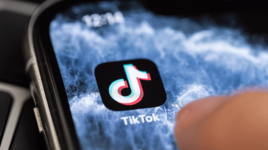 Pareja muere electrocutada por realizar reto de TikTok
