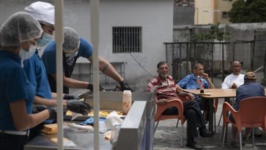 Rotary Altamira Metropolitano da una mano a los abuelos