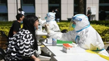 China reporta 47 fallecidos en Shanghái por la COVID-19