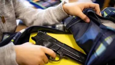 Niño es arrestado por amenazar con tiroteo en colegio de Florida Niño es arrestado por amenazar con tiroteo en colegio de Florida